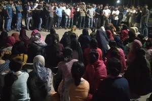 বাংলাদেশ কৃষি বিশ্ববিদ্যালয়ে সমন্বিত ডিগ্রি চালুর দাবিতে সড়ক অবরোধ