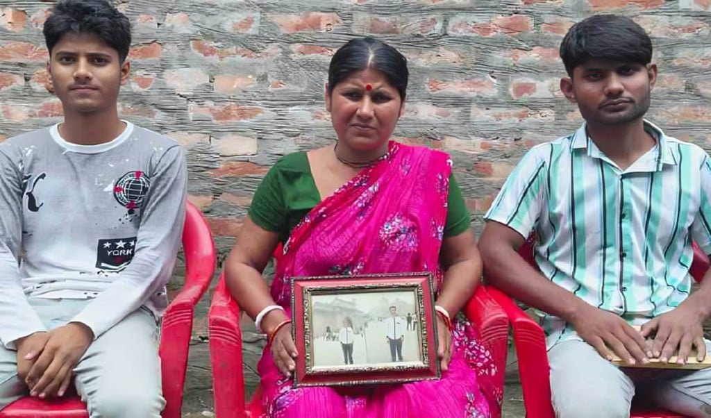 বাংলাদেশি সন্দেহে গ্রেপ্তার 1754720406 হিন্দি বলতে না পারায় পশ্চিমবঙ্গের এক ব্যক্তিকে ‘বাংলাদেশি’ সন্দেহে গ্রেপ্তার
