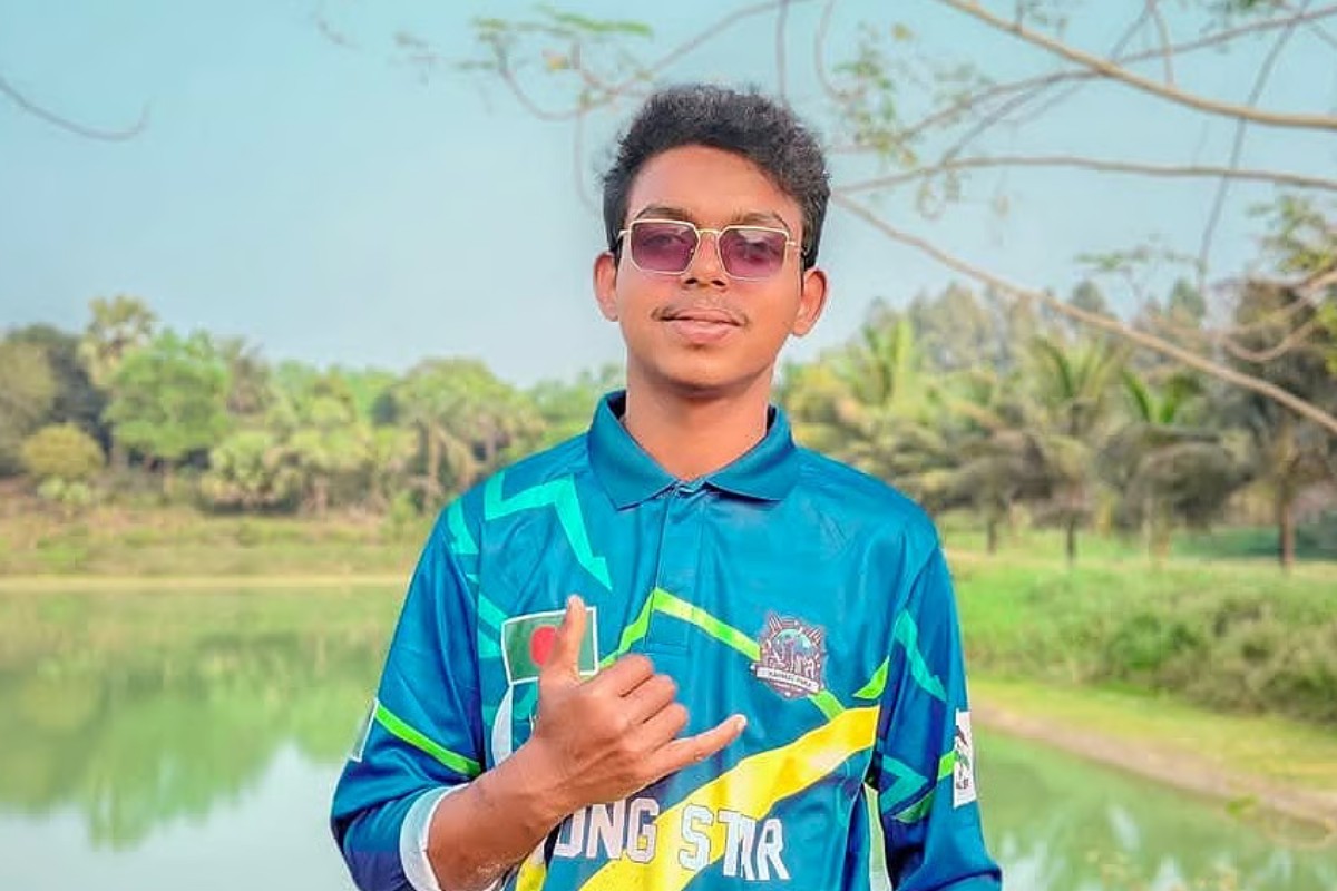 বাড়ি থেকে বের হয়ে আর ফেরেননি, পরদিন গাছে ঝুলন্ত অবস্থায় তরুণের লাশ