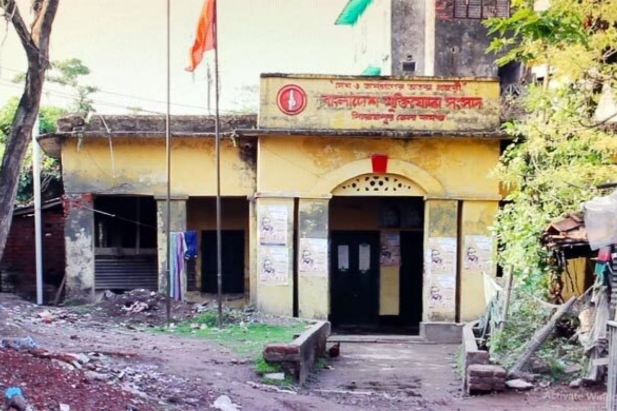 কমিটিতে আওয়ামী লীগের লোকজন: বাধায় পণ্ড মুক্তিযোদ্ধা সংসদের পরিচিতি সভা