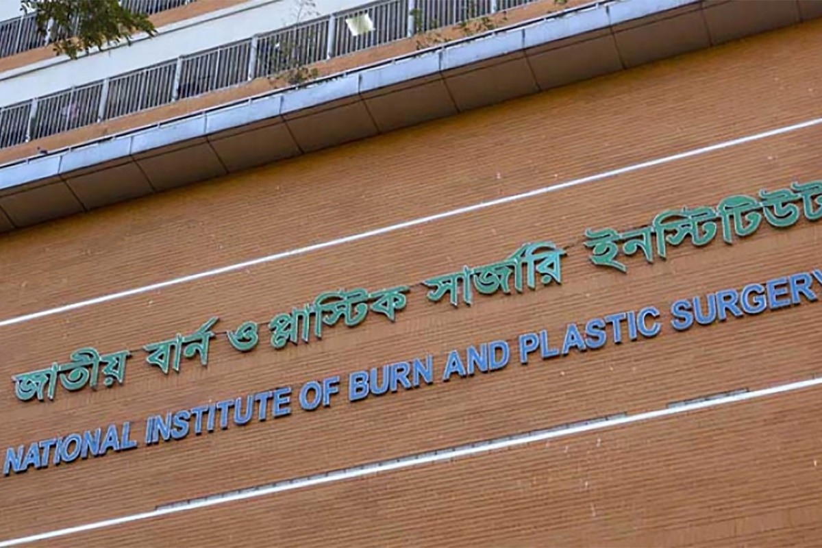 মধ্যরাতে ট্রান্সফরমার বিস্ফোরণে একই পরিবারের ৩ জন দগ্ধ