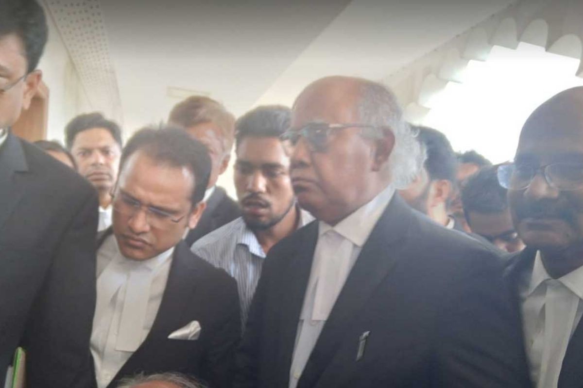 বিচারপতি খায়রুল হকের জামিন শুনানিতে হাইকোর্টের এজলাস কক্ষে হট্টগোল