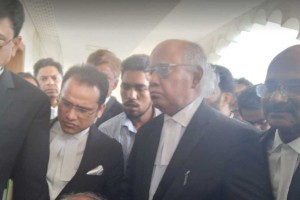 বিচারপতি খায়রুল হকের জামিন শুনানিতে হাইকোর্টের এজলাস কক্ষে হট্টগোল