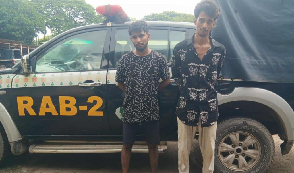 তেজগাঁওয়ে বিদেশি পিস্তলসহ ২ যুবক আটক 4 বিদেশি পিস্তলসহ আটক 1754206146 তেজগাঁওয়ে বিদেশি পিস্তলসহ ২ যুবক আটক