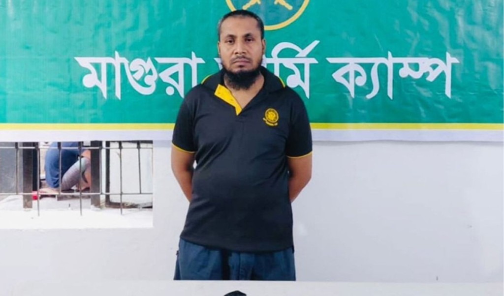 বিদেশি রিভলবারসহ হরকাতুল জিহাদের সদস্য আটক 1755700793 বিদেশি রিভলবারসহ হরকাতুল জিহাদের সদস্য আটক