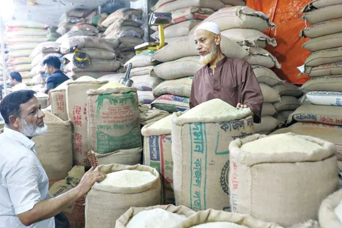 বিশ্ববাজারে চালের দাম নিম্নমুখী, দেশের বাজারে বাড়তি