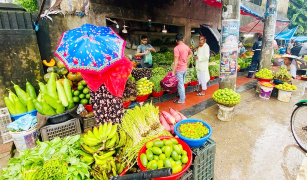 বৃষ্টিতে সরবরাহ কম, পেঁপে ছাড়া ৬০ টাকার নিচে মিলছে না কোনো সবজি 3 বৃষ্টিতে সরবরাহ কম পেঁপে ছাড়া ৬০ টাকার নিচে মিলছে না কোনো সবজি 1755087078 বৃষ্টিতে সরবরাহ কম, পেঁপে ছাড়া ৬০ টাকার নিচে মিলছে না কোনো সবজি