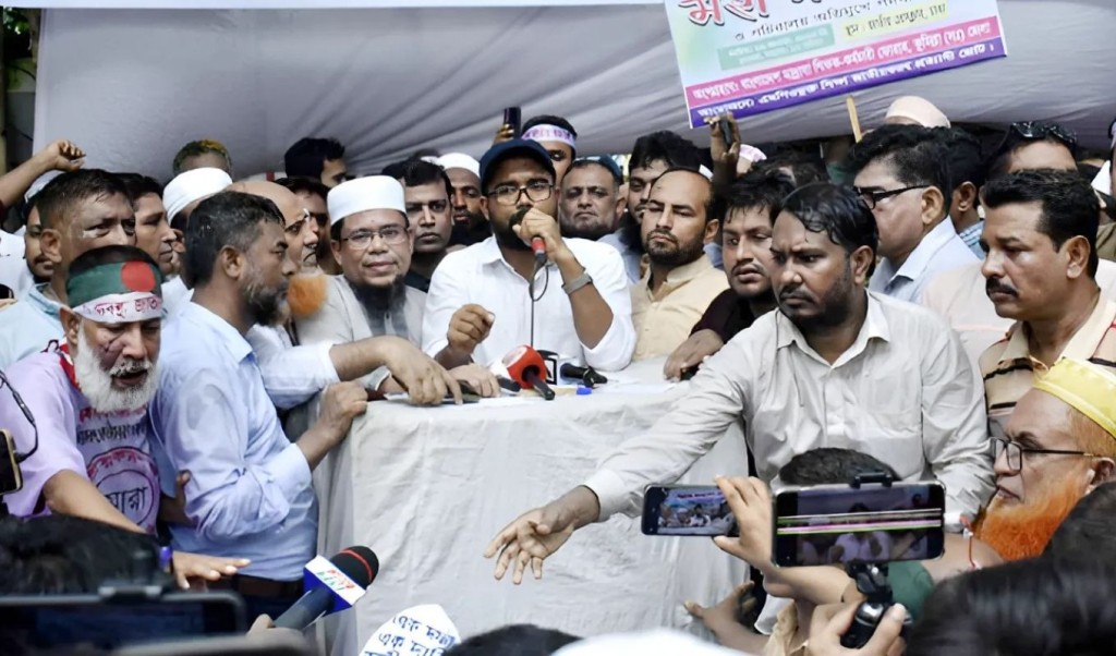 বৈঠক করতে সচিবালয়ে ১০ শিক্ষক নেতা 1755073961 জাতীয়করণ আন্দোলন: শিক্ষা উপদেষ্টার সঙ্গে বৈঠকে ১০ শিক্ষক নেতা