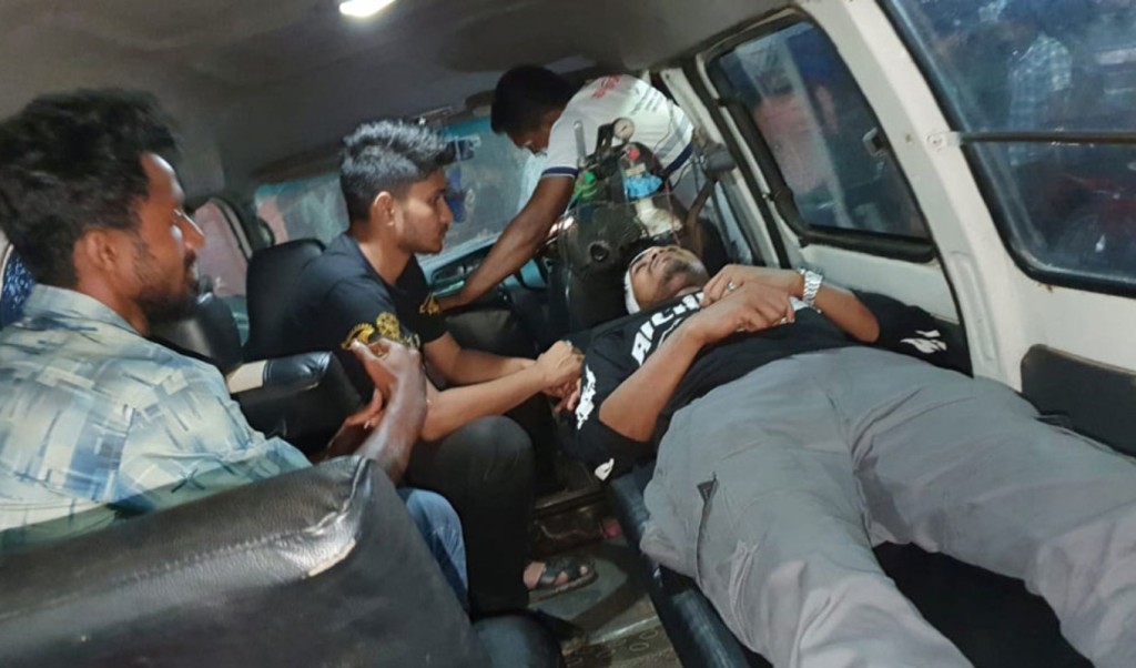 ব্যাংকে টাকা জমা দেওয়া নিয়ে দ্বন্দ্ব, ছাত্রদলের হাতে তিনজন আহত 3 ব্যাংকে টাকা জমা দেওয়া নিয়ে দ্বন্দ্ব ছাত্রদলের হাতে তিনজন আহত 1755786087 ব্যাংকে টাকা জমা দেওয়া নিয়ে দ্বন্দ্ব, ছাত্রদলের হাতে তিনজন আহত