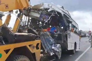 ভারতে ট্রাকের পেছনে তীর্থযাত্রীবাহী বাসের ধাক্কা, নিহত ১০