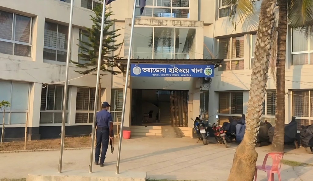 ভালুকায় কাভার্ড ভ্যানের ধাক্কায় প্রাণ গেলো সিএনজিযাত্রীর 1754986562 ভালুকায় কাভার্ড ভ্যানের ধাক্কায় প্রাণ গেলো সিএনজিযাত্রীর