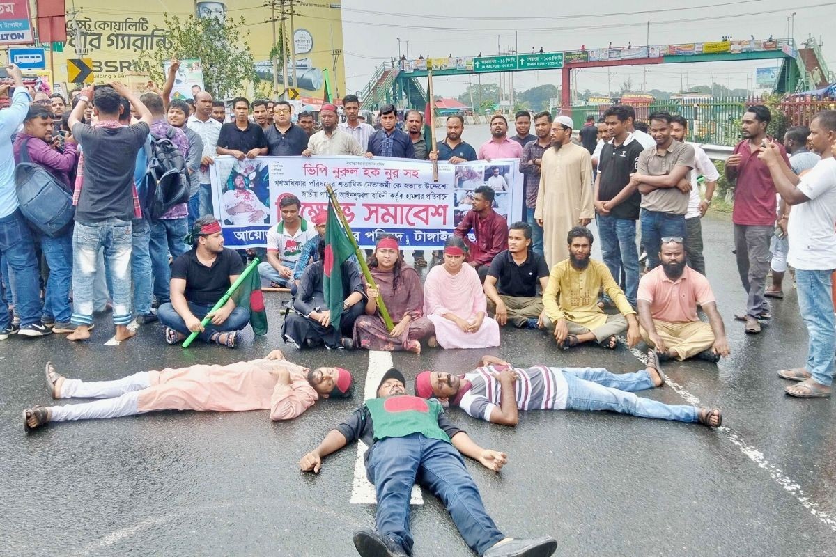 ভিপি নুরের ওপর হামলা প্রতিবাদে ঢাকা-টাঙ্গাইল মহাসড়ক অবরোধ