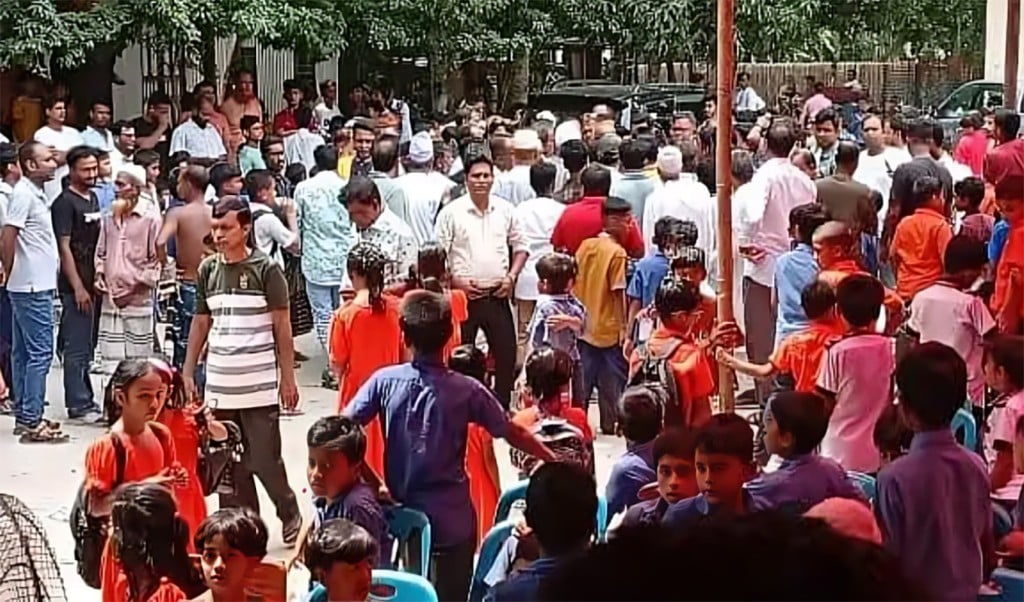 মঞ্চে এনসিপির সভাপতিকে চেয়ার দিলেও বিএনপি নেতাদের দেয়নি 1755073572 ফরিদপুরে মঞ্চে বসা নিয়ে বিএনপি-এনসিপি বিরোধ, অনুষ্ঠানে বিশৃঙ্খলা