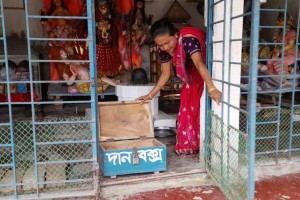 মন্দিরের দান বাক্সের তালা ভেঙে টাকা চুরি