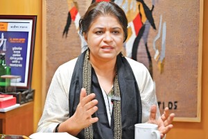 মবের মাধ্যমে ইতিহাসের ওপর আক্রমণ চলছে: সারা হোসেন