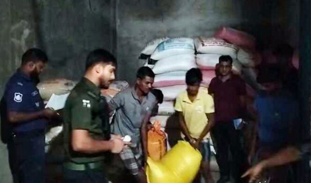 ময়মনসিংহে মিলে মজুত রাখা ২৫ টন সরকারি চাল জব্দ 3 ময়মনসিংহে মিলে মজুত রাখা ২৫ টন সরকারি চাল জব্দ 1755865247 ময়মনসিংহে মিলে মজুত রাখা ২৫ টন সরকারি চাল জব্দ