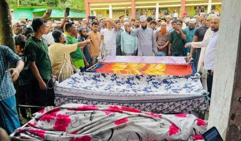 ওমান থেকে ফিরে মেয়েকে কোলে নেওয়ার কথা ছিল বাহারের, নিলেন মেয়ে-স্ত্রী-মায়ের খাটিয়া 3 মশা মারতে দক্ষিণ সিটির বাজেট ৪৫ কোটি টাকা 1 1754496030 ওমান থেকে ফিরে মেয়েকে কোলে নেওয়ার কথা ছিল বাহারের, নিলেন মেয়ে-স্ত্রী-মায়ের খাটিয়া