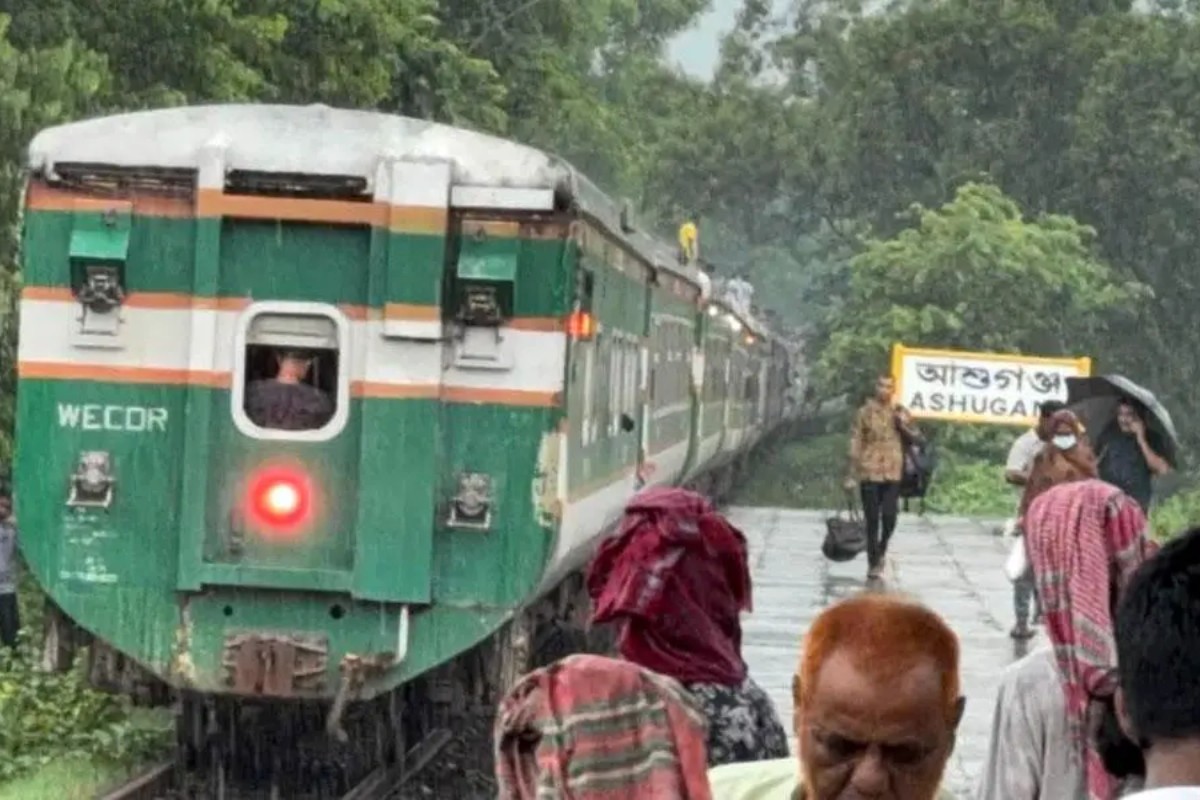 মহানগর এক্সপ্রেসের ৬ বগি বিচ্ছিন্ন