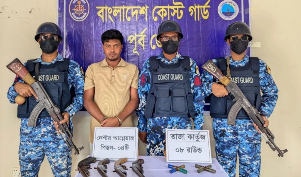 মহেশখালিতে একাধিক পিস্তল ও গুলিসহ আটক ১ 3 মহেশখালিতে একাধিক পিস্তল ও গুলিসহ আটক ১ 1755786069 মহেশখালিতে একাধিক পিস্তল ও গুলিসহ আটক ১