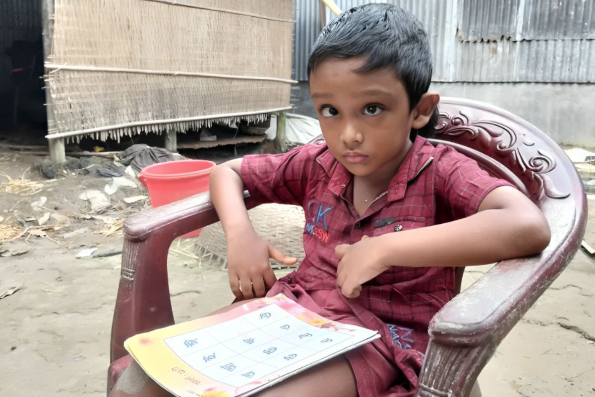 টিউমারের ভারে থমকে গেছে ৭ বছরের রানার দুরন্তপনা