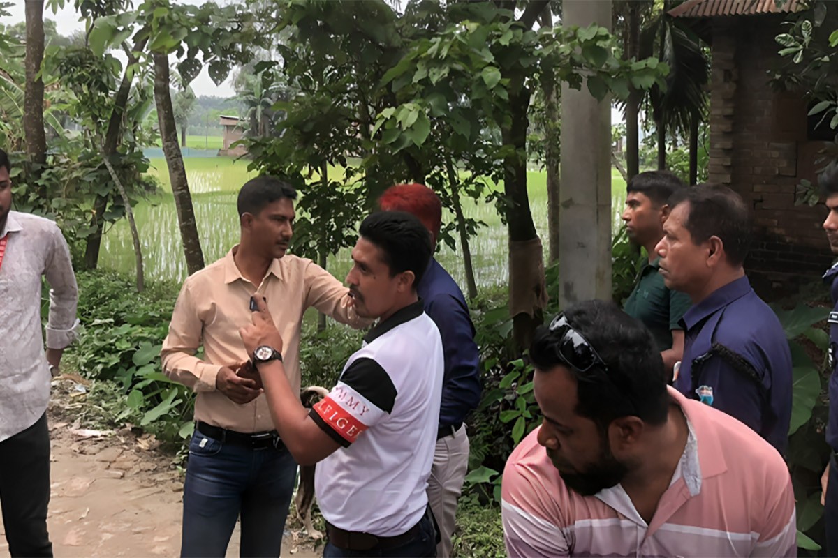নওগাঁয় ভুয়া সাংবাদিক-মানবাধিকারকর্মী সেজে জমি মিমাংসায় এসে আটক