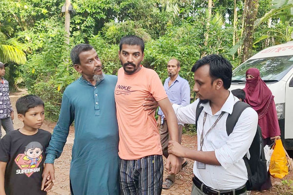 মানসিক ভারসাম্য হারিয়ে এক যুগ পর দেশে ফিরলেন যুবক