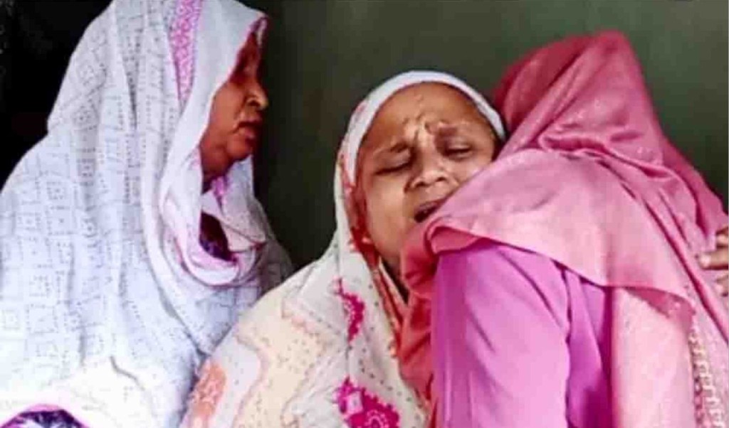 মায়ের কিডনিতে জীবন পাওয়া ছেলে নিহত প্রতিবেশীর হামলায় 3 মায়ের কিডনিতে জীবন পাওয়া ছেলে নিহত প্রতিবেশীর হামলায় 1755941899 মায়ের কিডনিতে জীবন পাওয়া ছেলে নিহত প্রতিবেশীর হামলায়