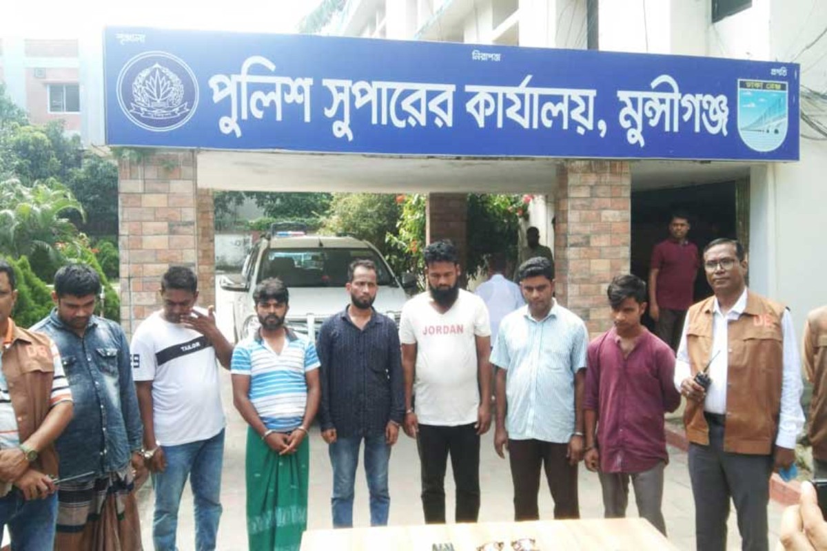 মুন্সিগঞ্জে আন্তজেলা অটোরিকশা ছিনতাই চক্রের সাত সদস্য গ্রেপ্তার