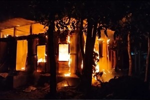 মুন্সীগঞ্জে হত্যা মামলার আসামি ও তার স্বজনদের ৮ বসতঘরে আগুন