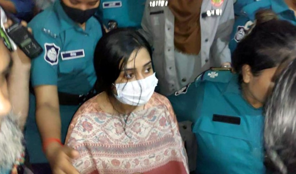 মেজর সাদিকের স্ত্রী সুমাইয়া জাফরিন ৫ দিনের রিমান্ড মঞ্জুর 1754557055 মেজর সাদিকের স্ত্রী সুমাইয়া জাফরিনের ৫ দিনের রিমান্ড মঞ্জুর