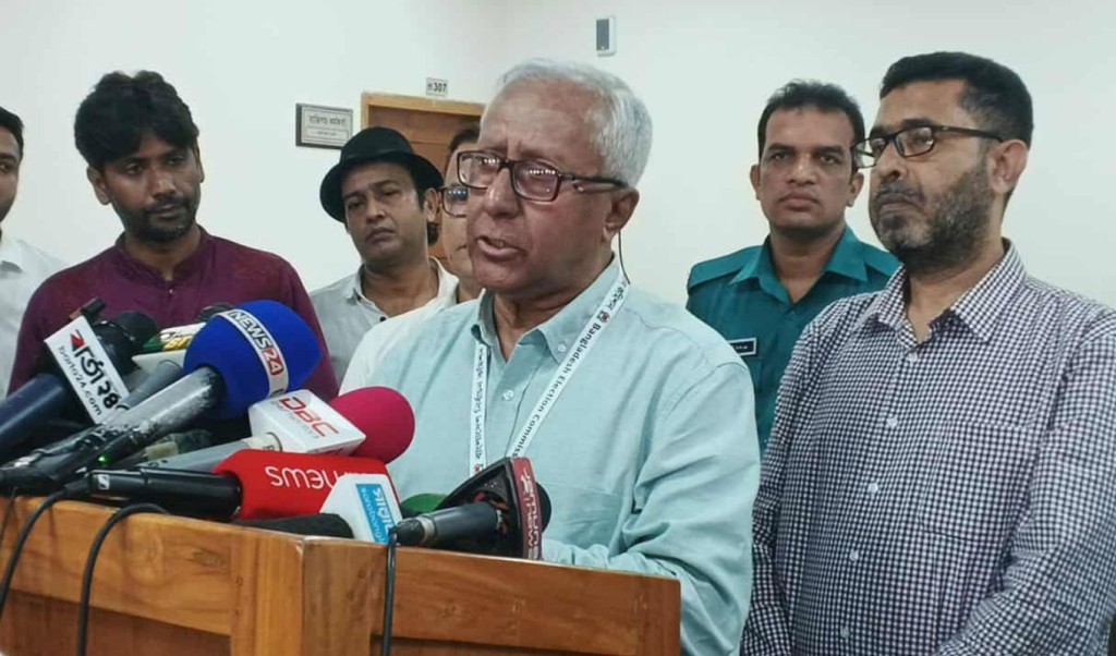 মেরুদণ্ড না থাকলে সোজা হয়ে দাঁড়িয়ে আছি কীভাবে, প্রশ্ন ইসি সচিবের 3 মেরুদণ্ড আছে এজন্যই দাঁড়িয়ে আছে ইসি 1754307404 মেরুদণ্ড না থাকলে সোজা হয়ে দাঁড়িয়ে আছি কীভাবে, প্রশ্ন ইসি সচিবের