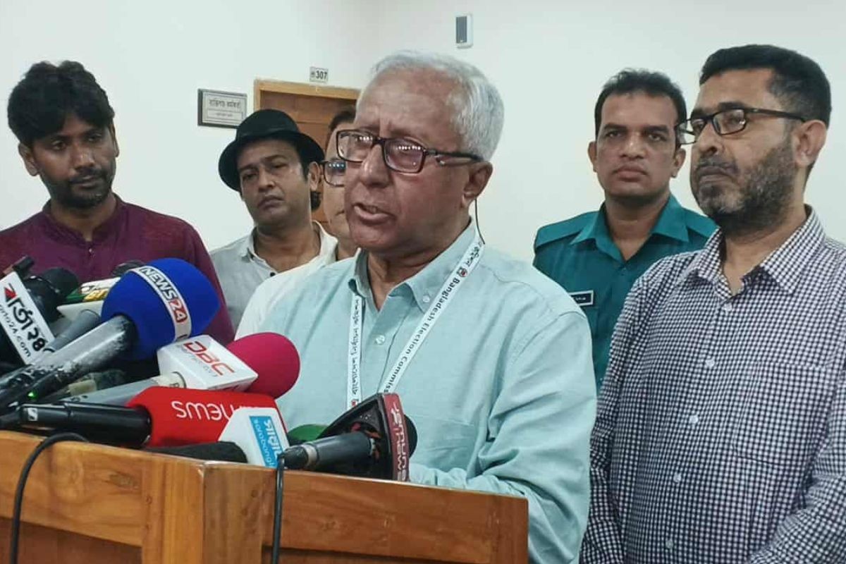 মেরুদণ্ড না থাকলে সোজা হয়ে দাঁড়িয়ে আছি কীভাবে, প্রশ্ন ইসি সচিবের