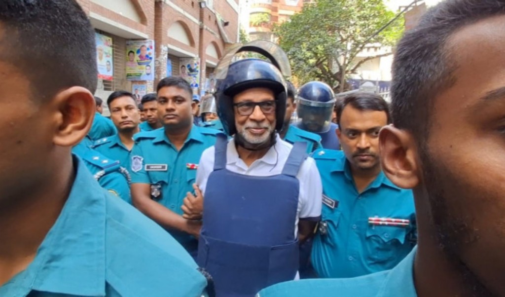যে আদালতের জামিন দেওয়ার এখতিয়ার নেই, তার কাছে কেন জামিন চাইব? 4 যে আদালতের জামিন দেওয়ার এখতিয়ার নেই তার কাছে কেন জামিন চাইব 1756459419 যে আদালতের জামিন দেওয়ার এখতিয়ার নেই, তার কাছে কেন জামিন চাইব?