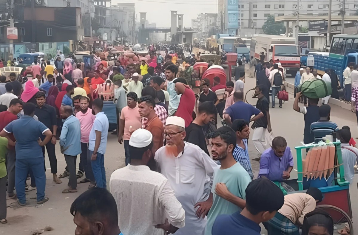 রাজধানীতে বকেয়া বেতনের দাবিতে ফার্মাসিউটিক্যালস কর্মীদের বিক্ষোভ