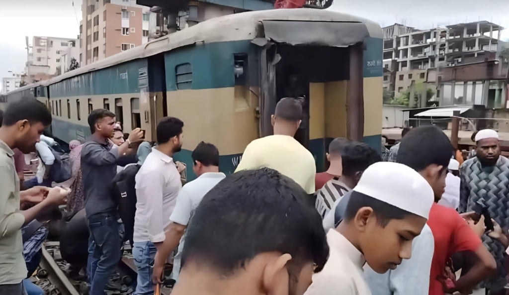 রাজধানীতে যমুনা এক্সপ্রেস ট্রেনের বগি লাইনচ্যুত 1755927334 রাজধানীতে যমুনা এক্সপ্রেস ট্রেনের বগি লাইনচ্যুত
