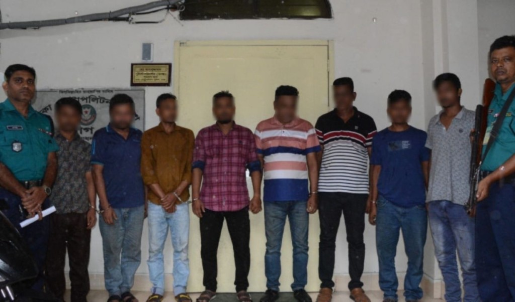 রাজধানীতে র্যাব পরিচয়ে ডাকাতির ঘটনায় গ্রেপ্তার ৮ 3 রাজধানীতে র ্যাব পরিচয়ে ডাকাতির ঘটনায় গ্রেপ্তার ৮ 1754144500 রাজধানীতে র্যাব পরিচয়ে ডাকাতির ঘটনায় গ্রেপ্তার ৮