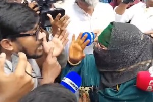 রাতে ধানমন্ডিতে পথচারীও রেহাই পায়নি