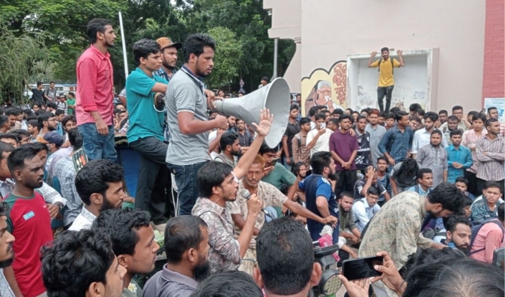 রাবিতে শিক্ষার্থীদের প্রতিরোধে পিছু হটল ছাত্রদল তালা ভেঙে মনোনয়ন বিতরণ শুরু 1756634308 রাবিতে শিক্ষার্থীদের প্রতিরোধে পিছু হটল ছাত্রদল, তালা ভেঙে মনোনয়ন বিতরণ শুরু