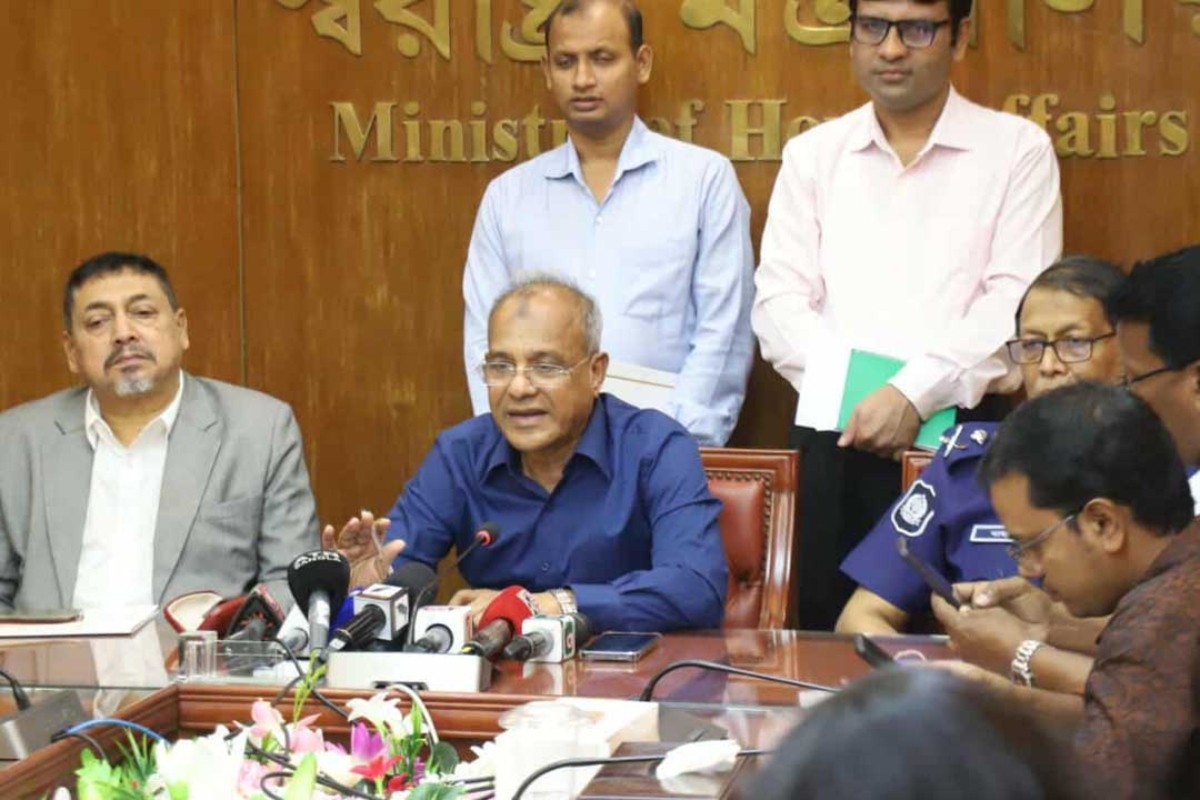 রাস্তা বন্ধ করে চলাচল করায় গাজীপুরের পুলিশ কমিশনারকে শোকজ