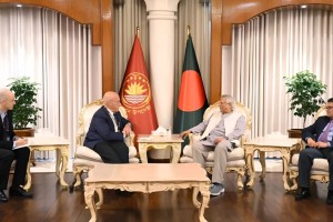 রোহিঙ্গা ইস্যু নিয়ে জাতিসংঘ দূতের সঙ্গে প্রধান উপদেষ্টার বৈঠক