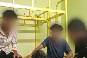 র‍্যাগিংয়ের নামে শিক্ষার্থীকে ইলেকট্রিক শক, ভিডিও ভাইরাল