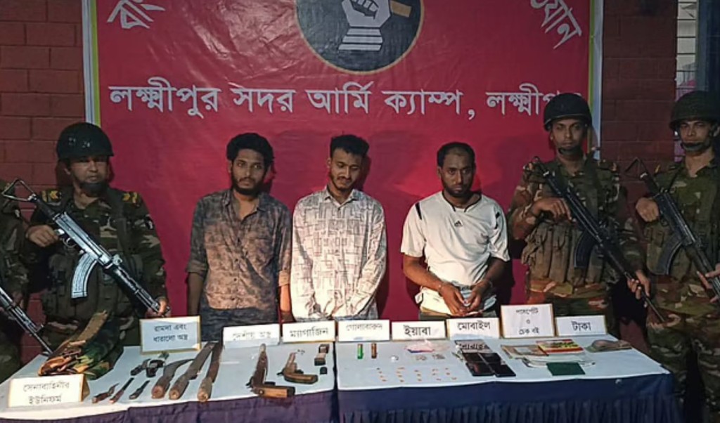 লক্ষ্মীপুরে আগ্নেয়াস্ত্র-ইয়াবাসহ ৩ যুবক গ্রেপ্তার 3 লক্ষ্মীপুরে আগ্নেয়াস্ত্র ইয়াবাসহ ৩ যুবক গ্রেপ্তার 1754730379 লক্ষ্মীপুরে আগ্নেয়াস্ত্র-ইয়াবাসহ ৩ যুবক গ্রেপ্তার