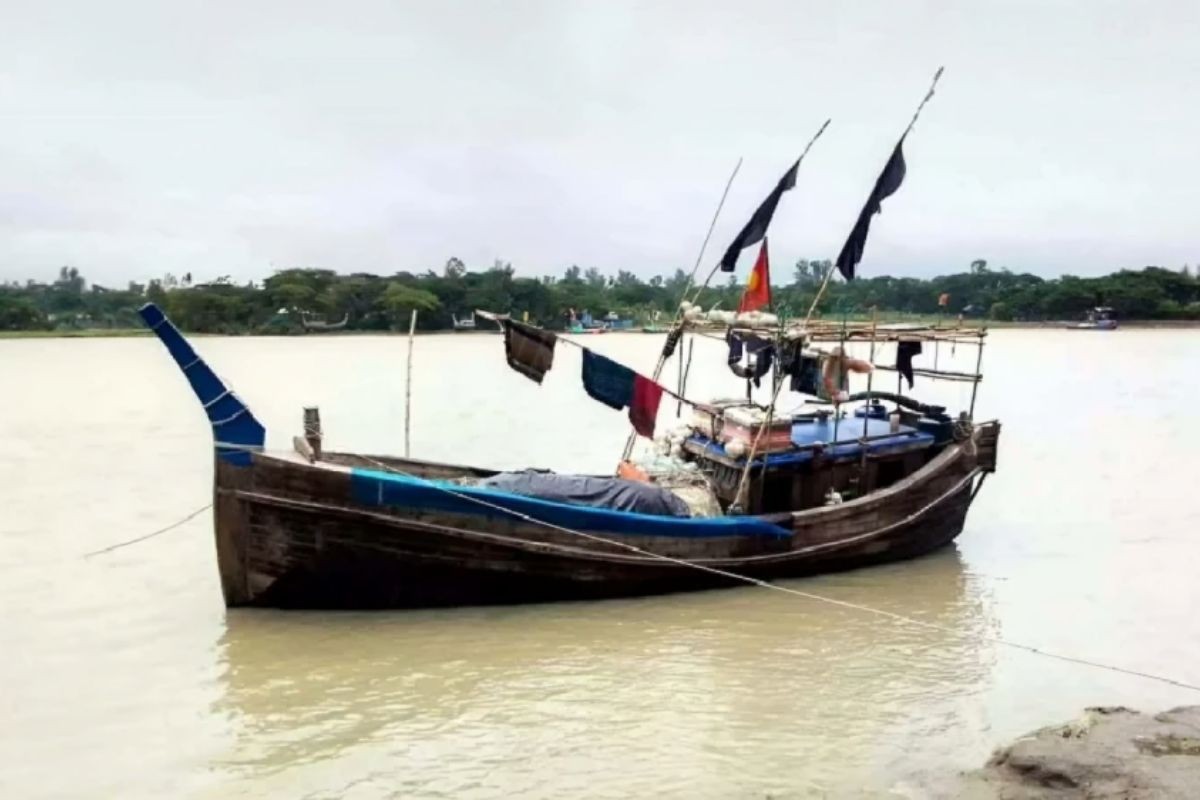 লক্ষ্মীপুরে নৌকায় গ্যাস সিলিন্ডার বিস্ফোরণে দগ্ধ একজনের মৃত্যু