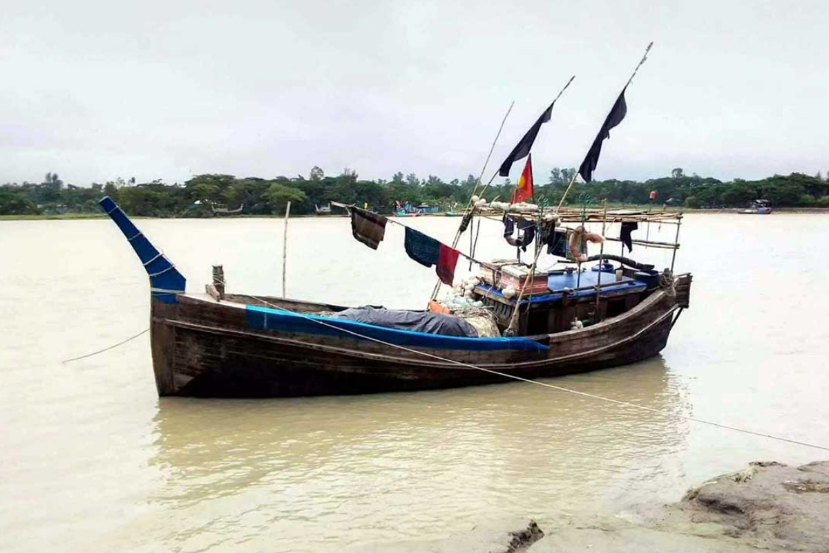 লক্ষ্মীপুরে নৌকায় বিস্ফোরণ: চার দগ্ধ জেলের মধ্যে এক জনের মৃত্যু