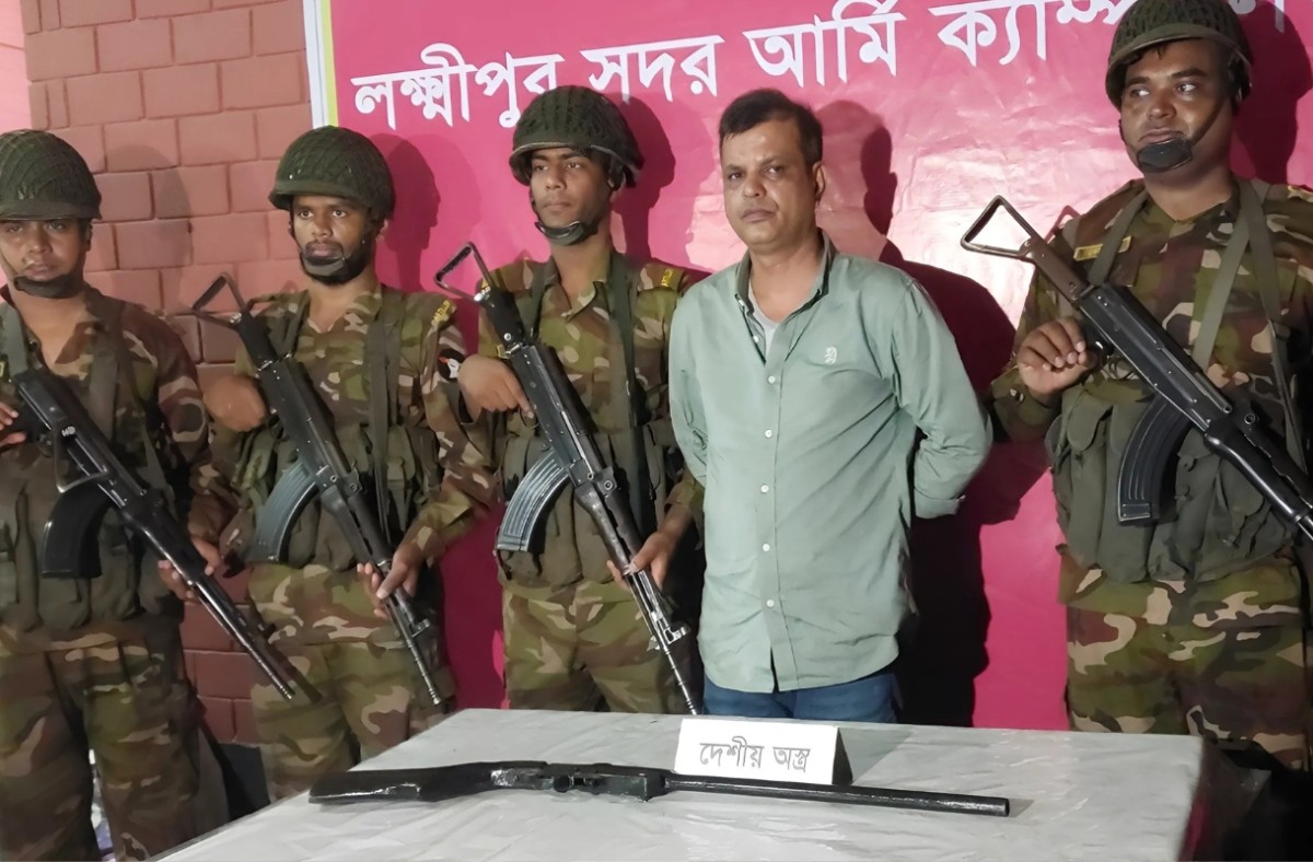 লক্ষ্মীপুরে সেনা অভিযানে অস্ত্রসহ সাবেক যুবদল নেতা আটক