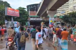 শাহবাগ থেকে ‘জুলাই যোদ্ধাদের’ সরিয়ে দিল পুলিশ