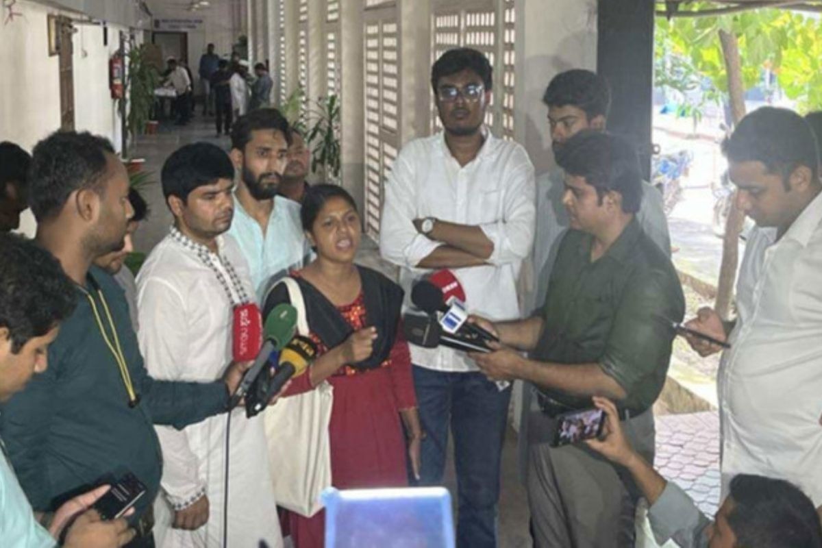 শিবিরকে আমন্ত্রণের প্রতিবাদে সভা থেকে ওয়াকআউট ৩ বামপন্থি সংগঠনের