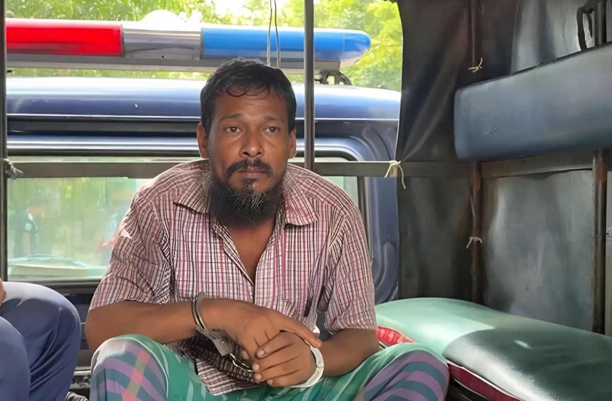 শিশু ধর্ষণচেষ্টার অভিযোগে এক ব্যক্তিকে গণধোলাই দিয়ে পুলিশে দিলো বিক্ষুব্ধ জনতা