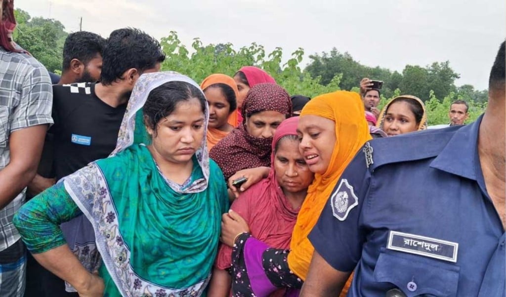 সকালে তাল কুড়াতে গিয়ে নিখোঁজ দুপুরে মাটি খুঁড়ে মিলল নারীর গলাকাটা লাশ 1756473181 সকালে তাল কুড়াতে গিয়ে নিখোঁজ, দুপুরে মাটি খুঁড়ে মিলল নারীর গলাকাটা লাশ