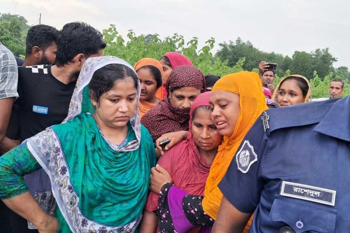 সকালে তাল কুড়াতে গিয়ে নিখোঁজ, দুপুরে মাটি খুঁড়ে মিলল নারীর গলাকাটা লাশ